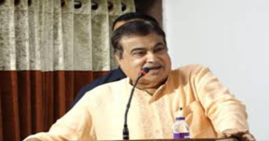 समाज में कुछ ऐसे लोग हों जो सरकार के खिलाफ कोर्ट में याचिका दायर करें